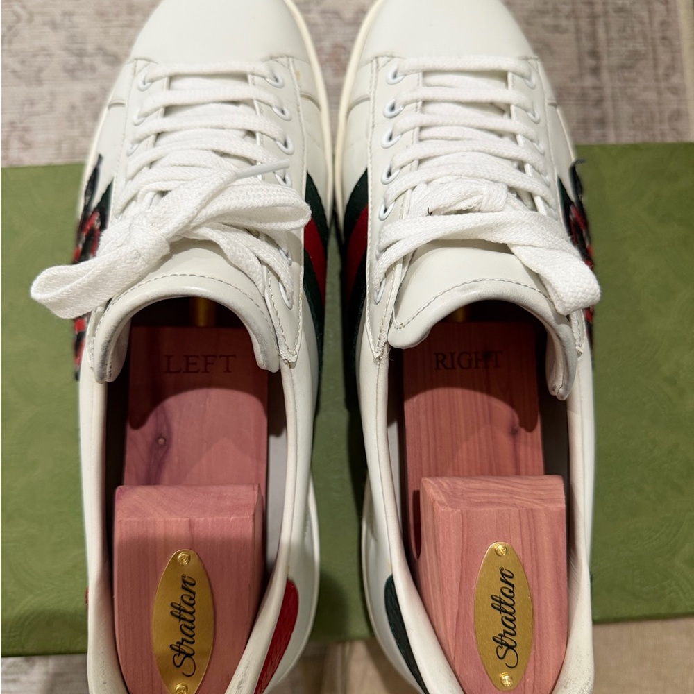 100% authentic Gucci White and Green Sneakers with Red Accents - Picture 2 of 8